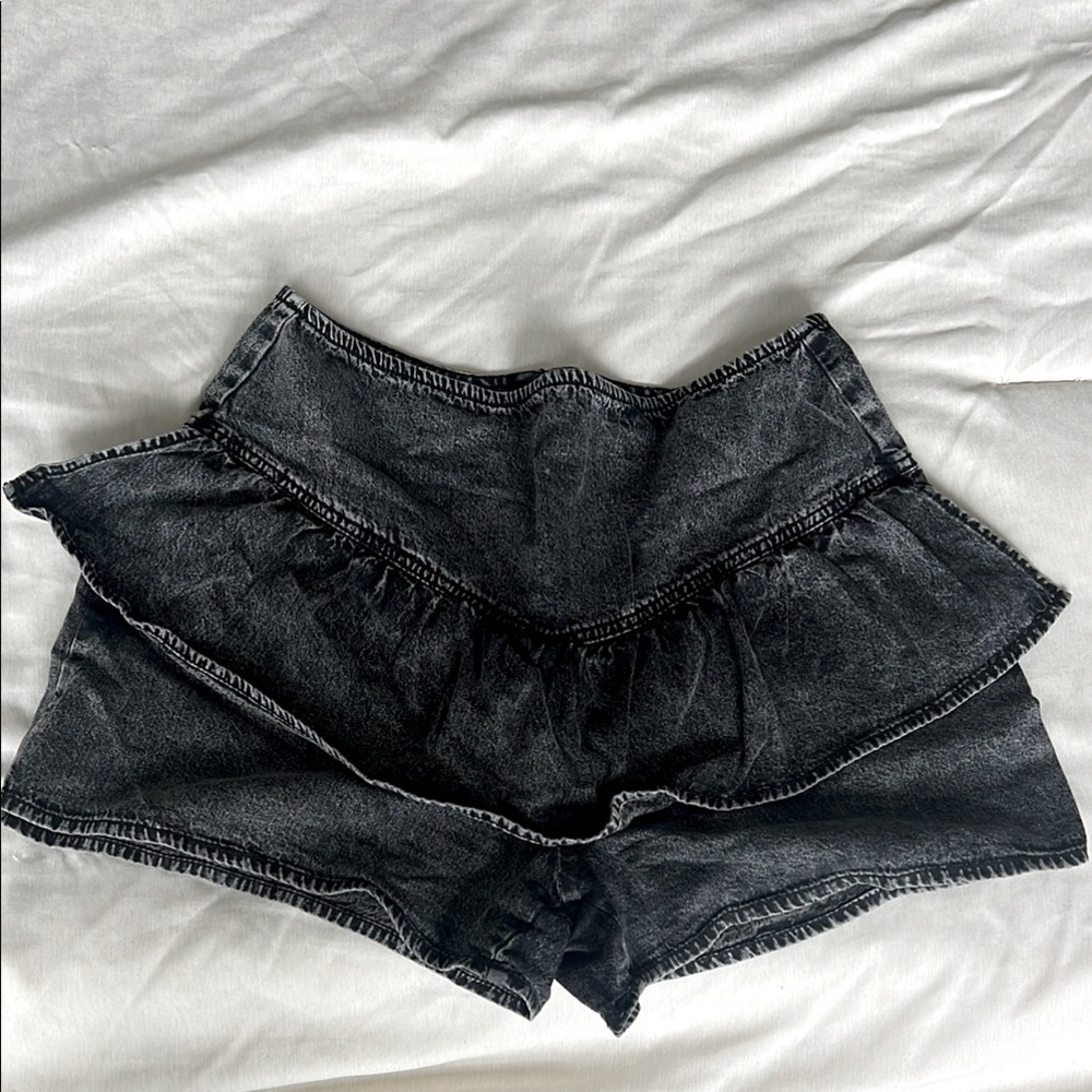 Versona Black Ruffled Skort